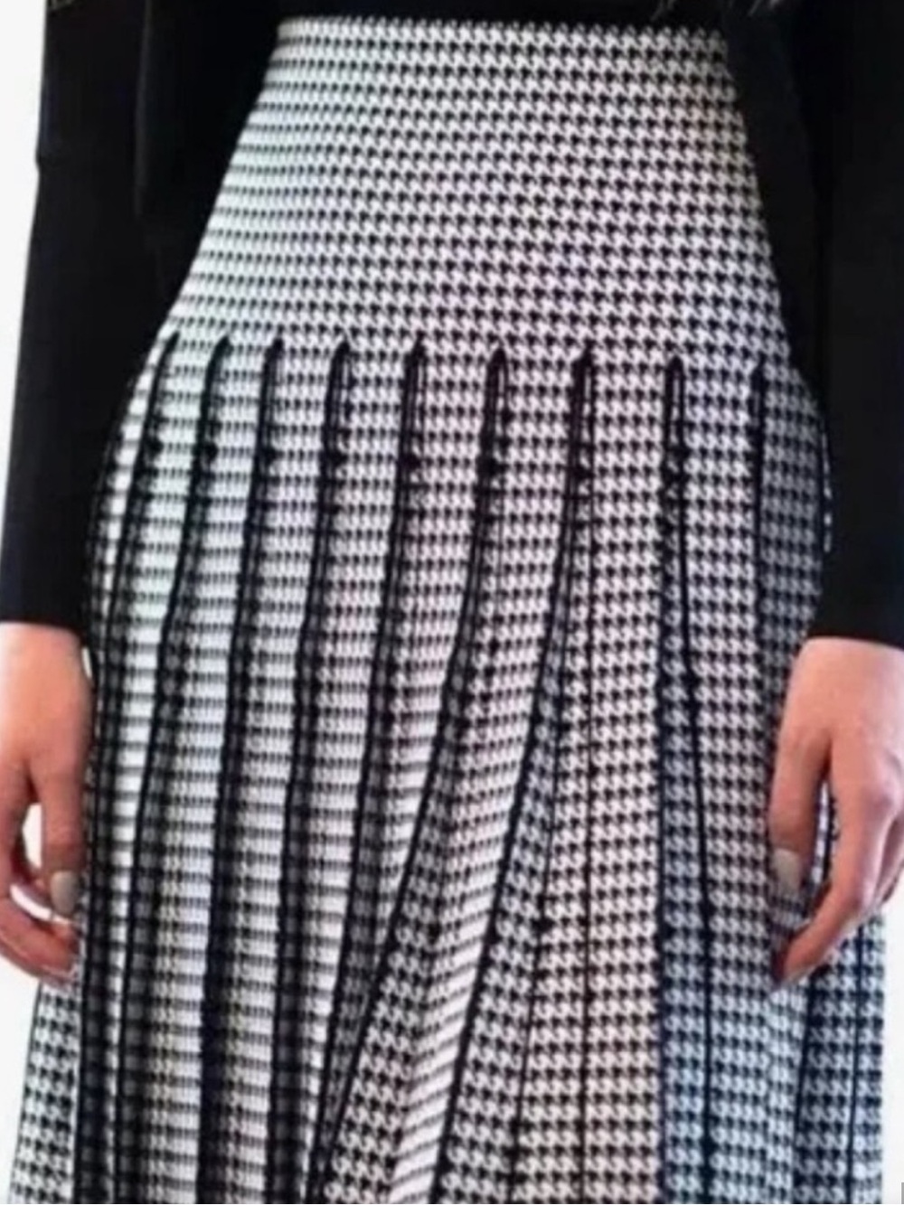 High-Waist Houndstooth Pleated A-Line Skirt - Black & White 23 -